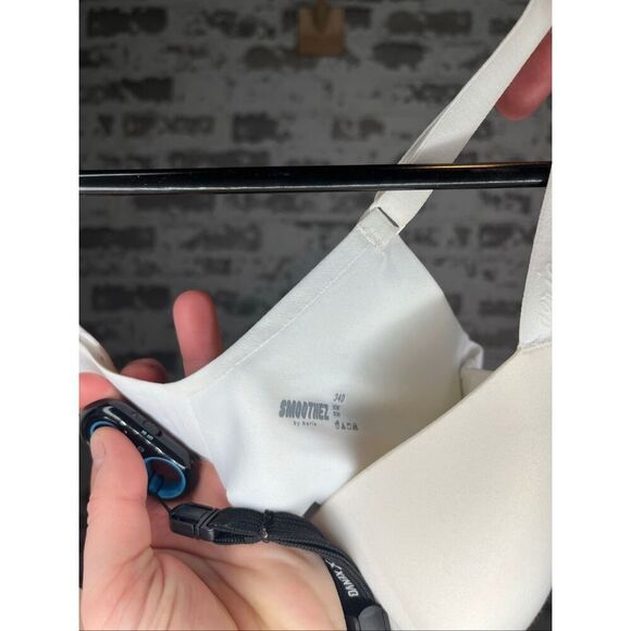 Smoothez by aerie | women white tee shirt bra - Picture 6 of 7